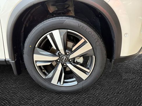 Used 2023 Nissan Rogue SL w/ SL Premium Package image 11