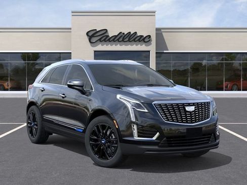 Used 2026 Cadillac XT5 Luxury w/ LPO, Blue Accent Package FWD image 7