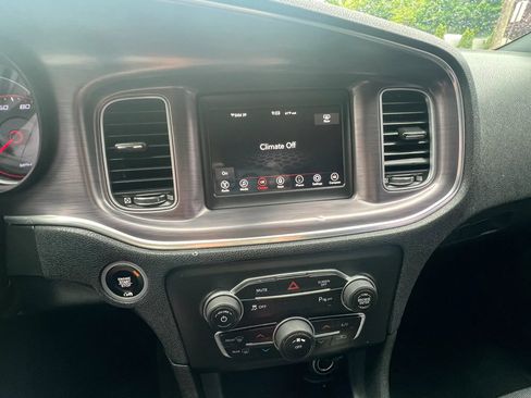 Used 2018 Dodge Charger SXT RWD image 21