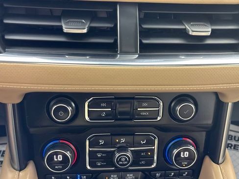 Used 2022 Chevrolet Suburban Premier AWD/4WD image 46