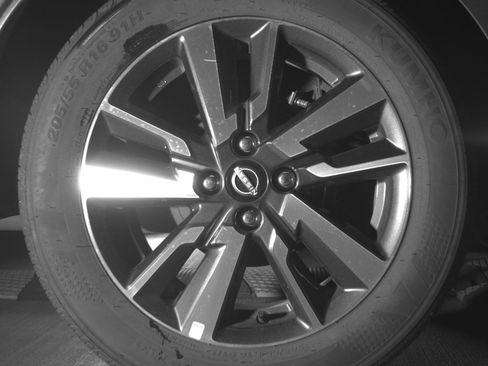 Used 2025 Nissan Versa SV image 15