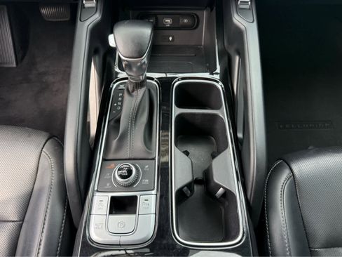 Used 2022 Kia Telluride S image 32