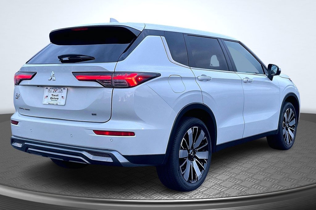 Used 2025 Mitsubishi Outlander SE FWD image 7