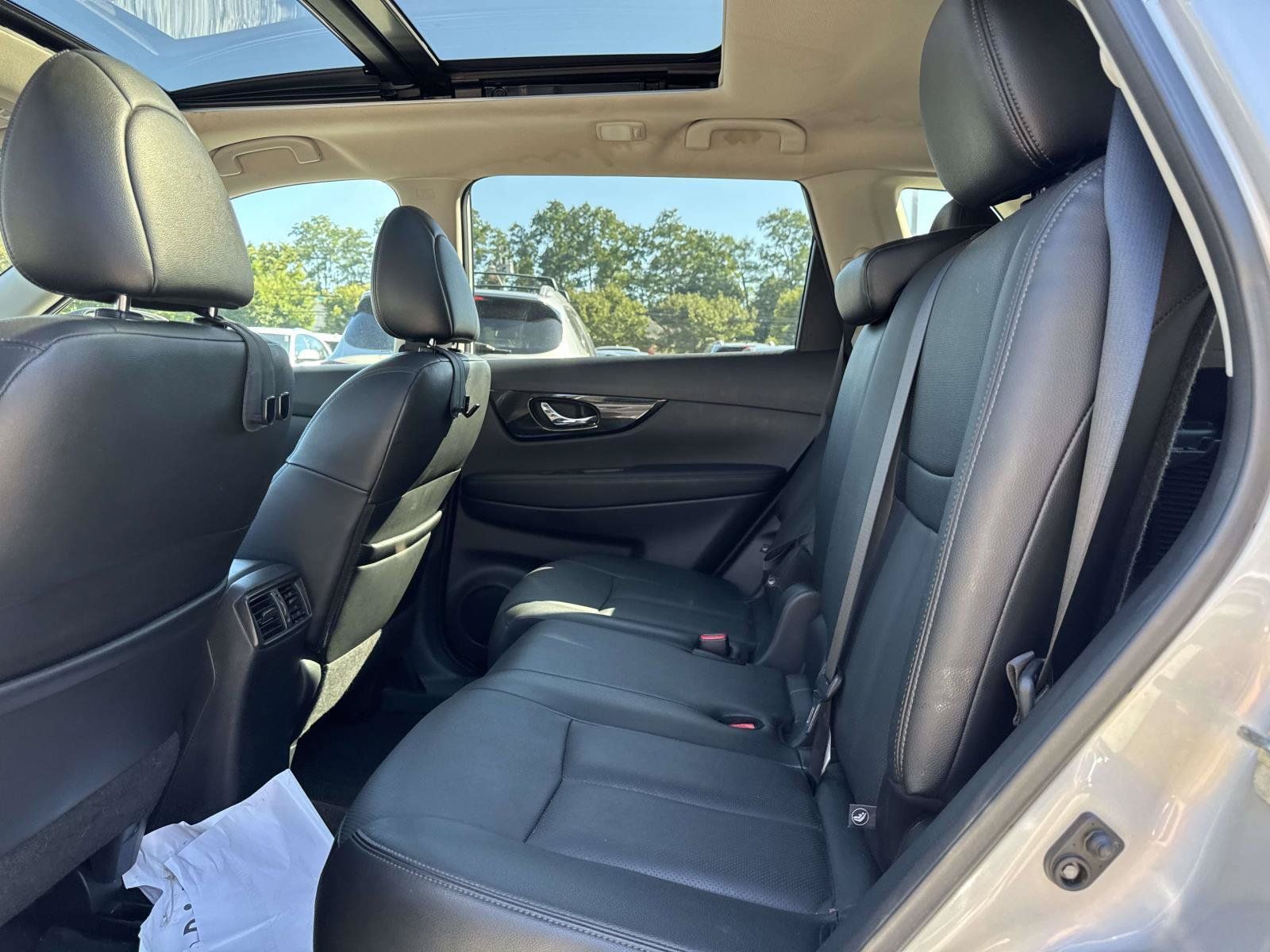 Used 2017 Nissan Rogue SL w/ SL Premium Package AWD/4WD image 9