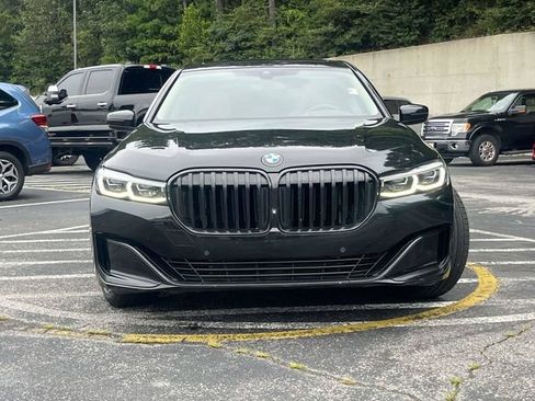 Used 2021 BMW 740i w/ Premium Package RWD image 9