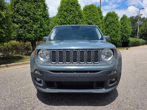 Used 2017 Jeep Renegade Latitude FWD image 8