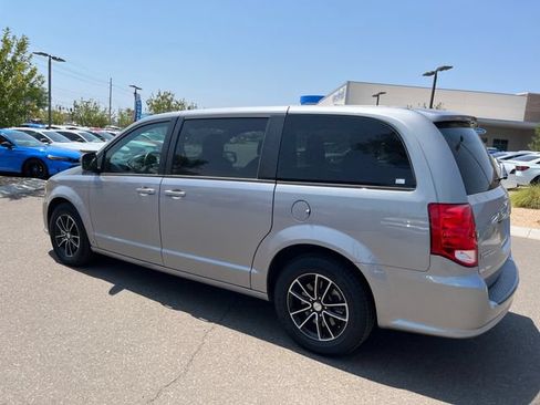 Used 2018 Dodge Grand Caravan SE FWD image 4