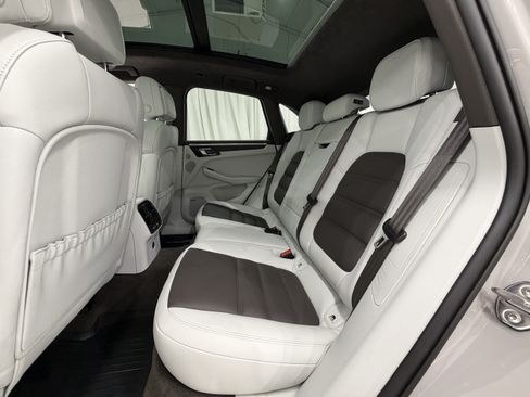 Certified 2021 Porsche Macan Turbo AWD/4WD image 20