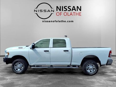 Used 2024 RAM 2500 Tradesman w/ Chrome Appearance Group AWD/4WD image 19