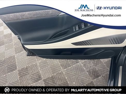 Used 2023 Genesis G80 image 22