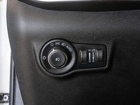 Certified 2025 Jeep Compass Limited AWD/4WD image 12