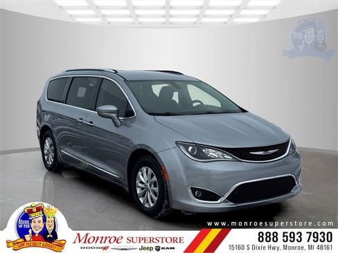 Certified 2019 Chrysler Pacifica Touring-L image 1
