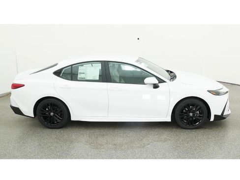 Used 2026 Toyota Camry SE FWD image 11