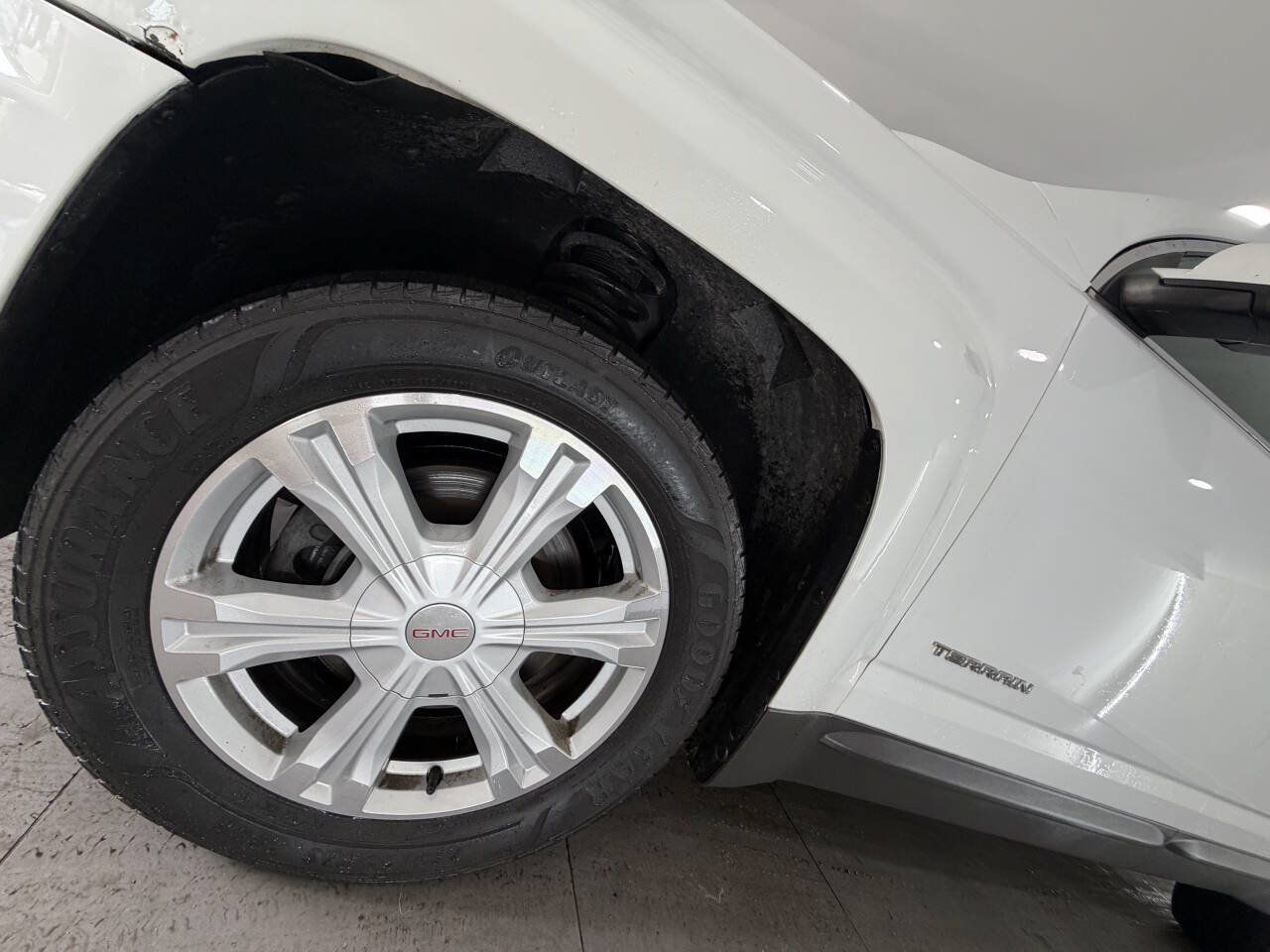 Used 2017 GMC Terrain SLE w/ Convenience Package AWD/4WD image 5