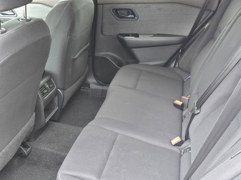 Used 2023 Nissan Rogue S image 11