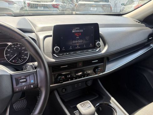 Used 2025 Nissan Rogue SV FWD image 17