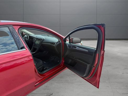 Used 2020 Ford Fusion SE FWD image 22