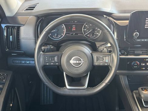 Used 2025 Nissan Pathfinder SV FWD image 30