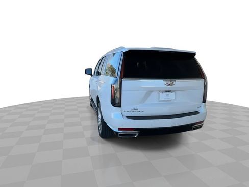 Certified 2022 Cadillac Escalade Premium Luxury AWD/4WD image 7