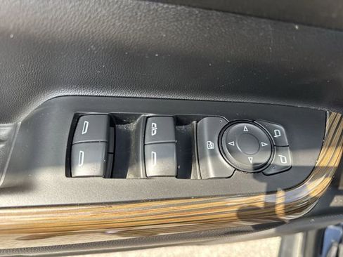 Used 2023 GMC Acadia SLE w/ Driver Convenience Package FWD image 23