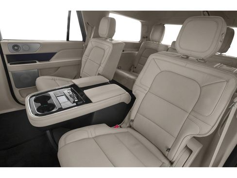 Used 2020 Lincoln Navigator Reserve w/ Equipment Group 208A Reserve AWD/4WD image 9