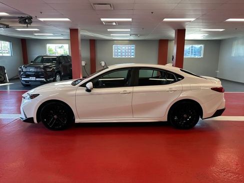 Certified 2025 Toyota Camry SE AWD/4WD image 5