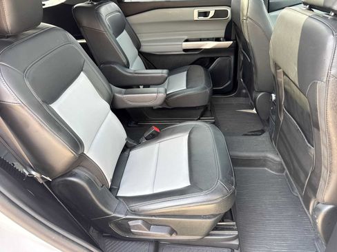 Used 2023 Ford Explorer XLT w/ Equipment Group 202A AWD/4WD image 20