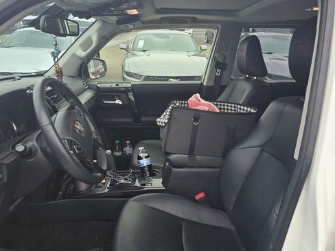 Used 2020 Toyota 4Runner Venture w/ Moonroof Package image 40