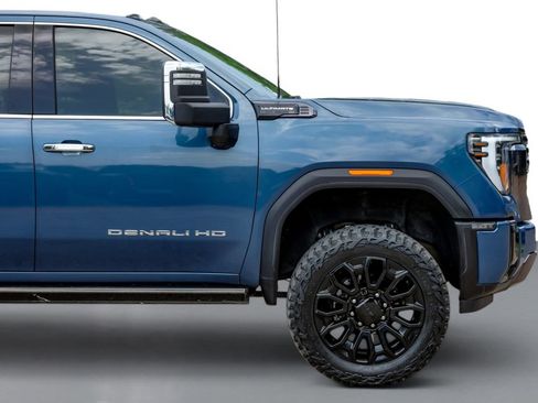 Used 2024 GMC Sierra 2500 Denali Ultimate AWD/4WD image 7