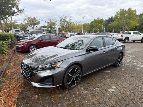 Used 2025 Nissan Altima 2.5 SR FWD image 4