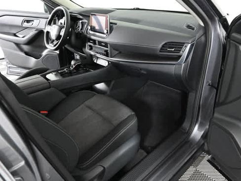 Used 2025 Nissan Rogue SV FWD image 9