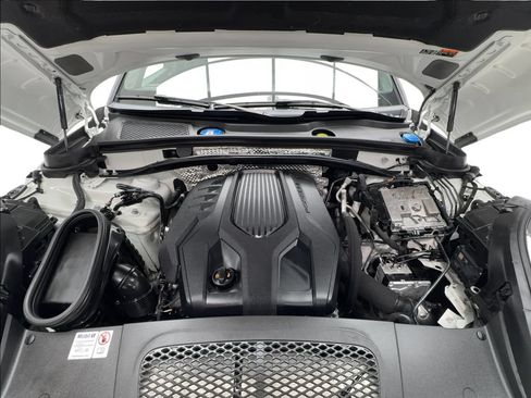 Used 2024 Porsche Macan Turbo AWD/4WD image 17