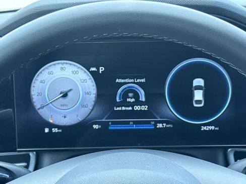 Used 2023 Hyundai Elantra Limited FWD image 16