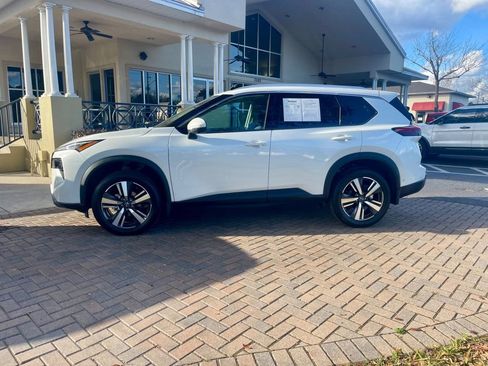 Used 2025 Nissan Rogue SL image 2