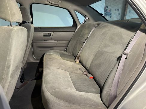 Used 2007 Ford Taurus SE FWD image 19