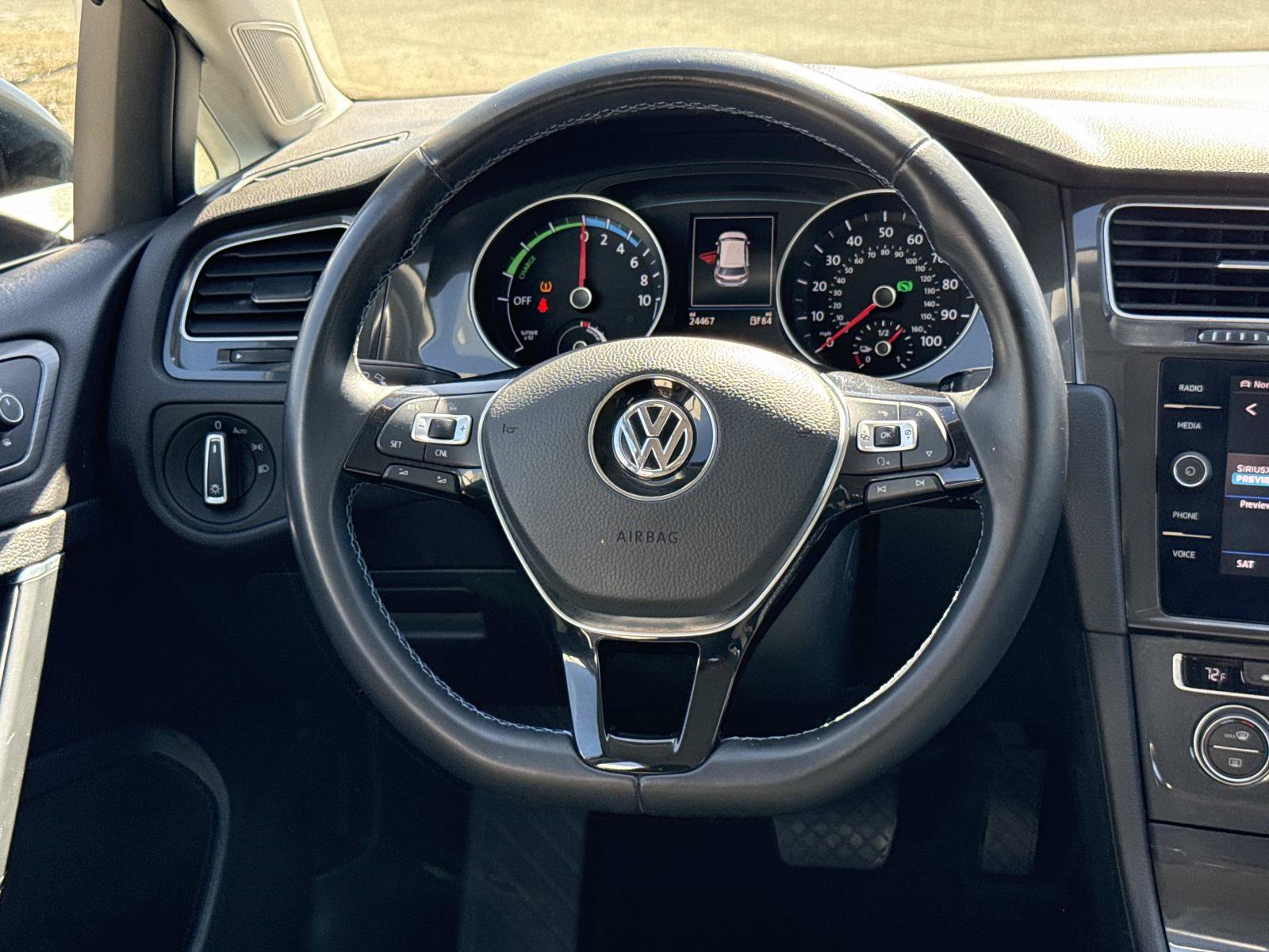 Used 2018 Volkswagen e-Golf SE w/ DC Fast Charging Package FWD image 15