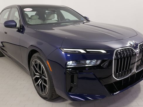 Used 2023 BMW 760i xDrive image 5