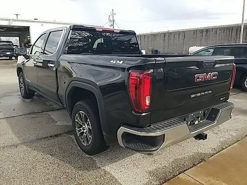 Certified 2025 GMC Sierra 1500 SLT image 18