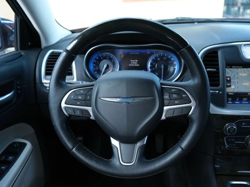 Used 2015 Chrysler 300 C image 19