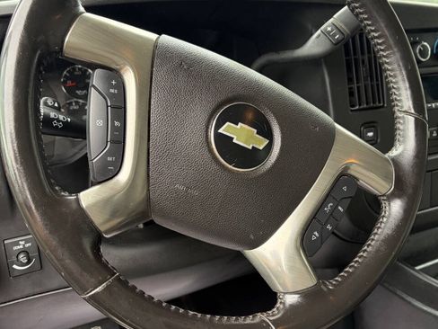 Used 2018 Chevrolet Express 2500 w/ Enhanced Convenience Package RWD image 22