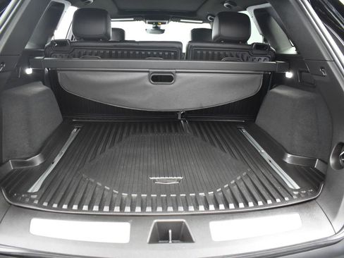 Certified 2024 Cadillac XT5 Sportv w/ LPO, Red Accent Package image 27