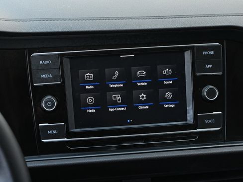 Used 2023 Volkswagen Jetta SE image 18