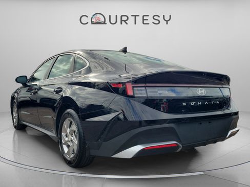 Used 2025 Hyundai Sonata SE image 3