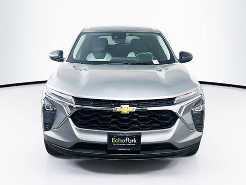 Used 2024 Chevrolet Trax LS FWD image 2