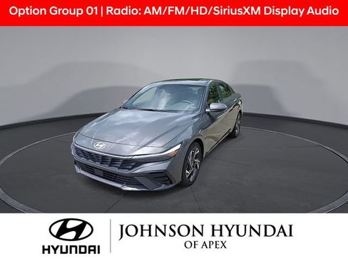 Used 2025 Hyundai Elantra Limited FWD image 3