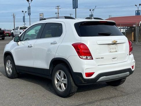 Used 2019 Chevrolet Trax LT w/ LT Convenience Package image 8