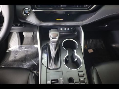 Used 2023 Toyota Highlander XLE FWD image 24