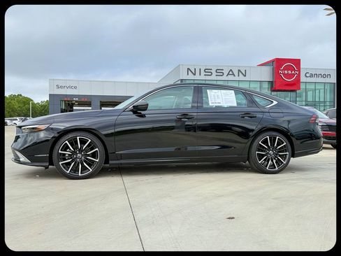 Used 2024 Honda Accord Touring image 15