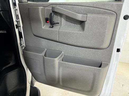 Used 2017 GMC Savana 2500 image 56