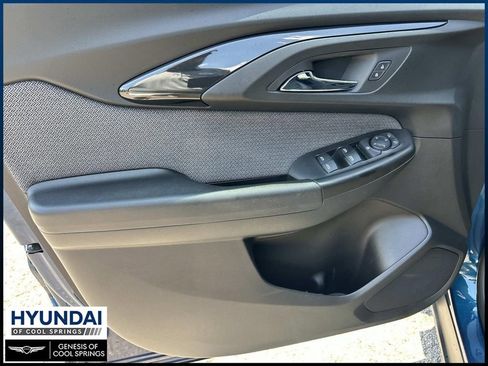 Used 2021 Chevrolet TrailBlazer LT w/ Premium Seating Package FWD image 17